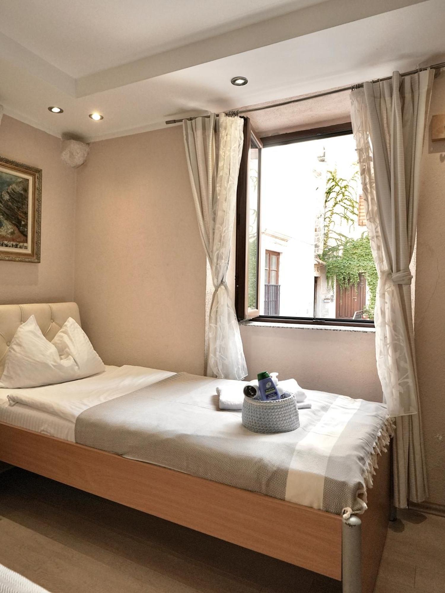 Novi Svet Apartment โกตอร์ ภายนอก รูปภาพ