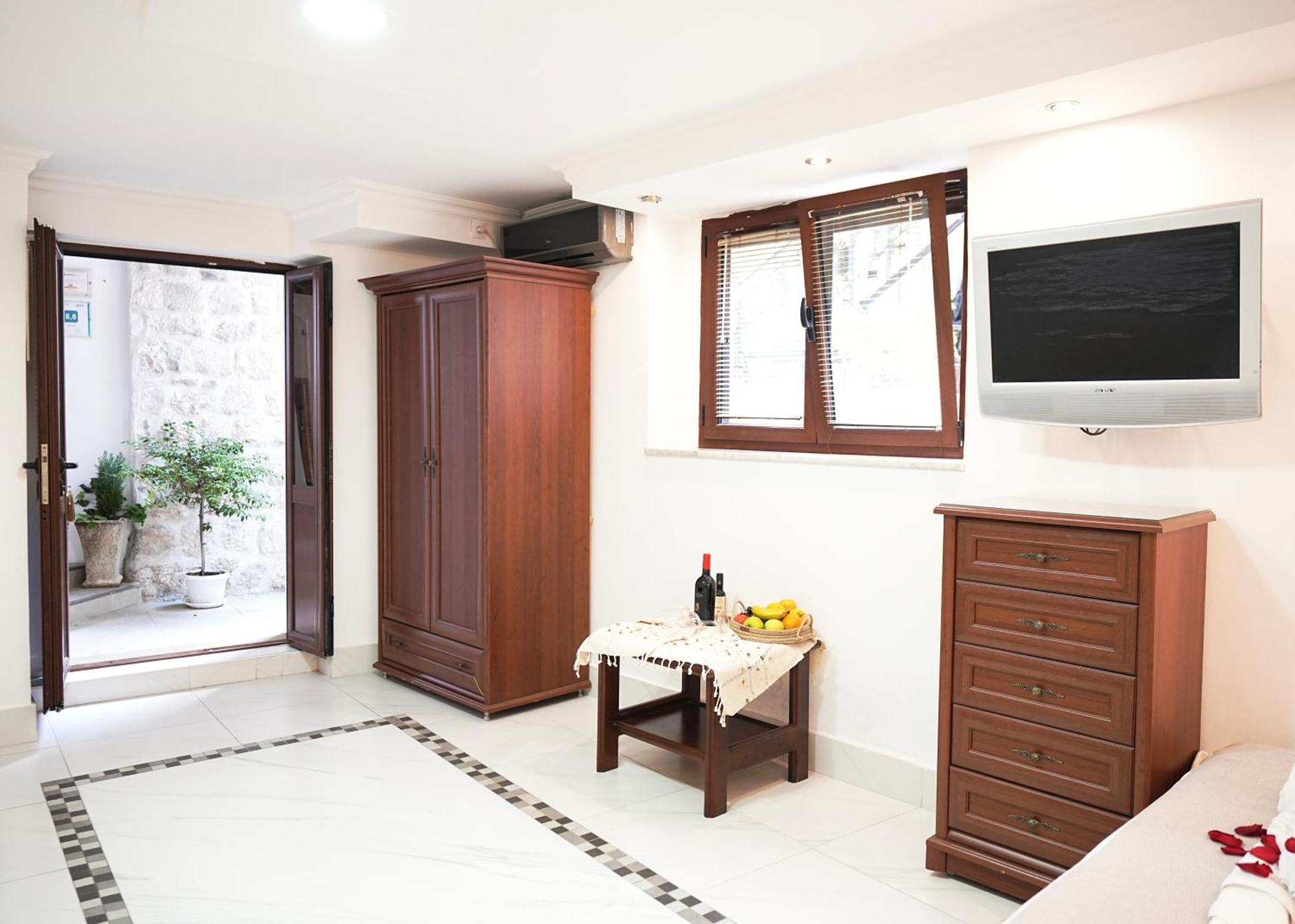 Novi Svet Apartment โกตอร์ ภายนอก รูปภาพ