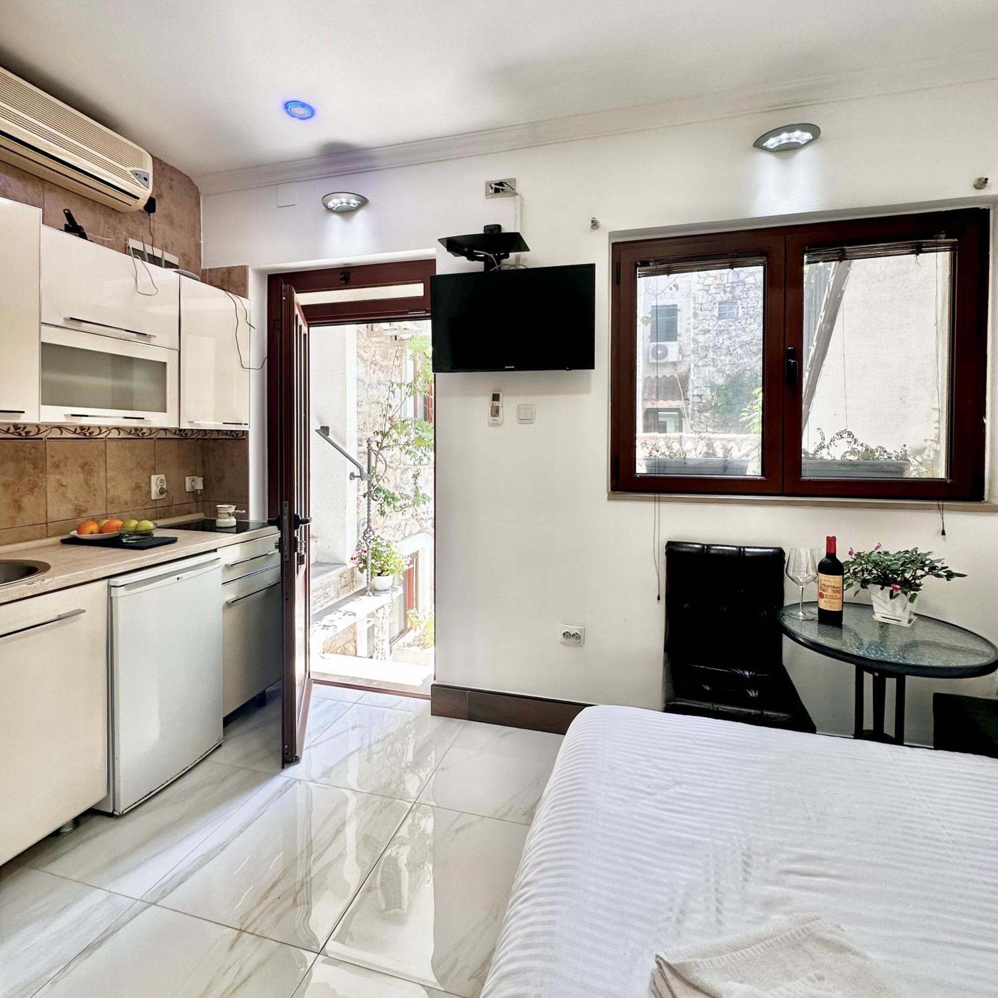 Novi Svet Apartment โกตอร์ ภายนอก รูปภาพ